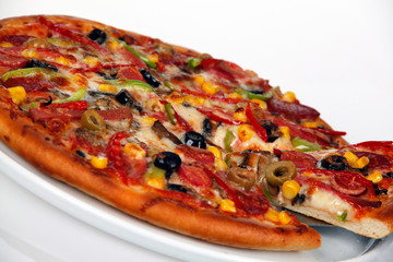 pizza with ham and cheese