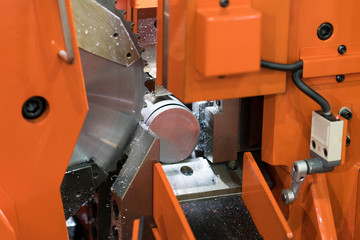 Circular saw cutting tool steel bar by automatic feed