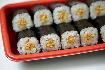 Natto sushi rolls 