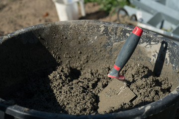 Beton Mörtel und Kelle