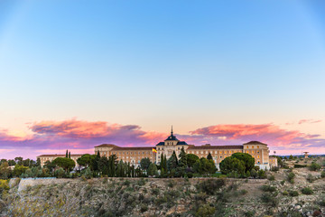 Obraz premium A palace in a colorful sunset at Toledo's city in Spain