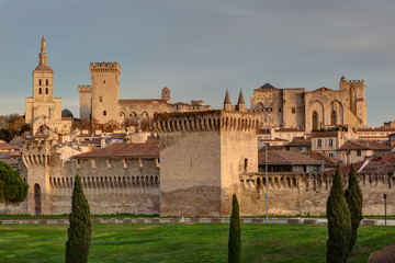 Coucher de soleil sur le Palais des Papes - Avignon en Vaucluse - France