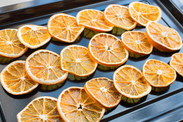 drying of segments of oranges in an oven