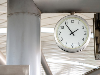 The big wall clock in the subway for passenger looking the time at subway platform.