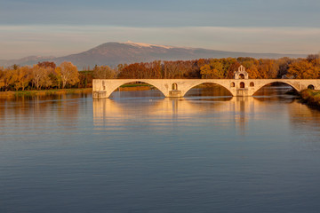 Coucher de soleil sur le pont Saint-Benezet - Avignon en Vaucluse - France