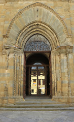 Fototapeta na wymiar Monte San Savino, portale della chiesa di Sant'Agostino