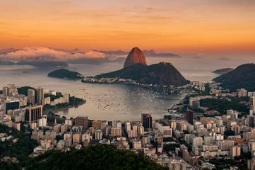 Abwaschbare Fototapete Blick auf Botafogo und den Zuckerhut bei Sonnenuntergang in Rio de Janeiro, Brasilien © Donatas Dabravolskas