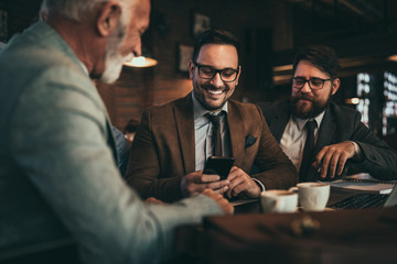 Having casual meeting at the pub