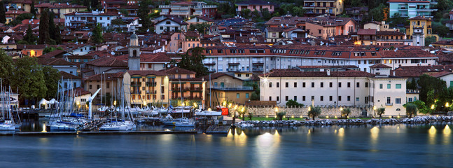 Salò, lungolago e porticciolo
