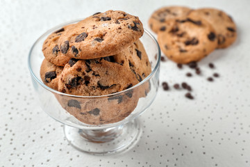 Dessert bowl with tasty chocolate chip cookies on table