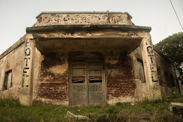 Naklejka premium Hotel abandonado