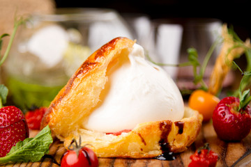  Burrata strawberry a restaurant Cafe