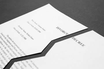 Obraz premium Torn divorce decree on dark background