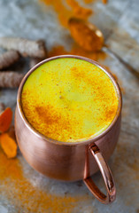 Goldene Milch mit Kurkuma