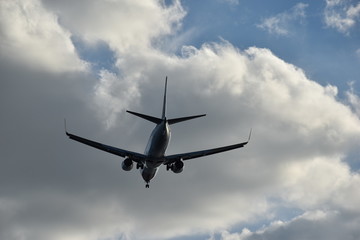 Flugzeug im Landeanflug