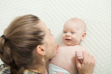 mother with a newborn smile baby diaper replacement for the baby.