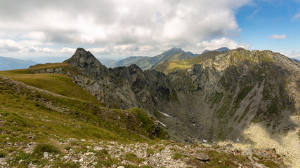 Fototapeta na wymiar The steep Fagaras mountains in Romania on a sunny summer day