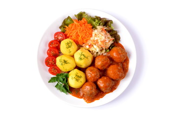 klopsy z ziemniakami,surówkami i pomidorem