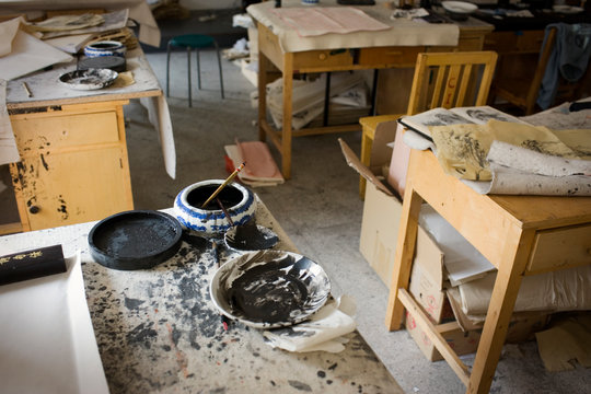 Items in an art classroom.