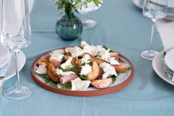 peach prosciutto and mozzarella salad 