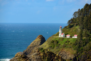 Fototapeta na wymiar The Heceta Head Lighthouse overlooks the Pacific coast in Oregon, USA