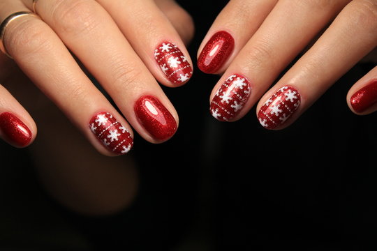 Christmas manicure on artificial nails