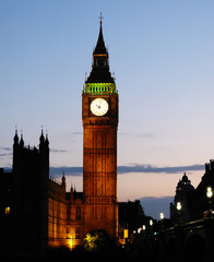 Obraz premium Big Ben illuminated in the evening in London
