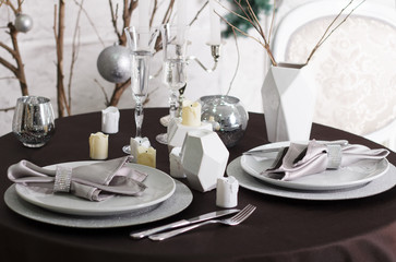  holiday served table