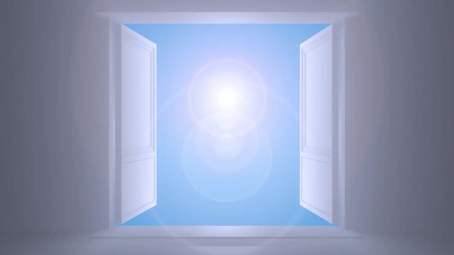【観音扉】幸福のドアが開く輝かしい将来へ進む