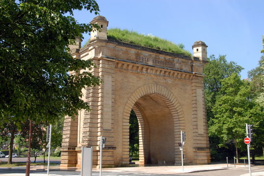 Ville de Metz, Porte Serpenoise en centre ville, département de la Moselle, France