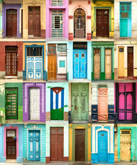 Collage de portes colorées à La Havane à Cuba