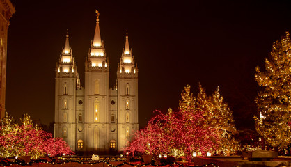 Fototapeta na wymiar Christmas lights at the Salt Lake City Temple