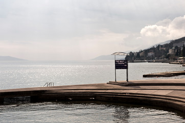 Dunstiger Februartag in Optajia, Küstenpromenade, Istrien, Kroatien, Adria, Mittelmeer