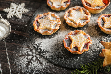 Tasty mince pies on dark wooden table © Pixel-Shot