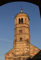 Fototapeta na wymiar Romanische Baukunst; Santa Maria del Tiglio in Gravedona