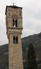 Ein Wahrzeichen am Comer See: Turm von S. Maria Maddalena in Ossuccio