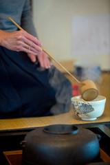 お茶の作法が美しい、茶席での手元のカット、日本文化の日常が面白い