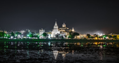 Fototapeta na wymiar El Rocio church and town at night