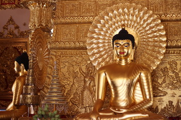 Obraz premium Golden Buddha statue, The Temple in North East of Thailand