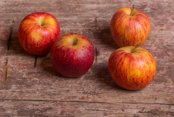 red apples