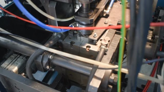 Pet bottles of preforms. Plant for the production of plastic bottles