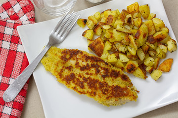 poisson pané et pommes de terre