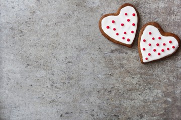 Obraz premium Valentines day background with heart shaped frosted cookies