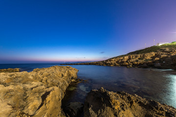 Vista di Calabona ad Alghero (Sardegna) in notturna verso il tramonto