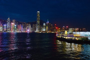 Fototapeta na wymiar Hong Kong baie Chine tour Kowloon mer port nuit