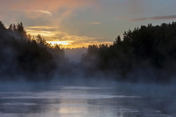 Obraz na płótnie Canvas Misty morning on the river 1