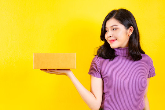 Asian girl's portrait in e-commerce and parcel service concept.