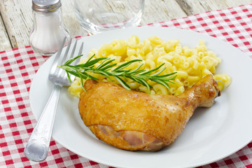 cuisse de poulet et pâtes