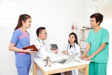 Fototapeta premium doctor and nurse Medical team