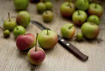  Green apples on wooden background